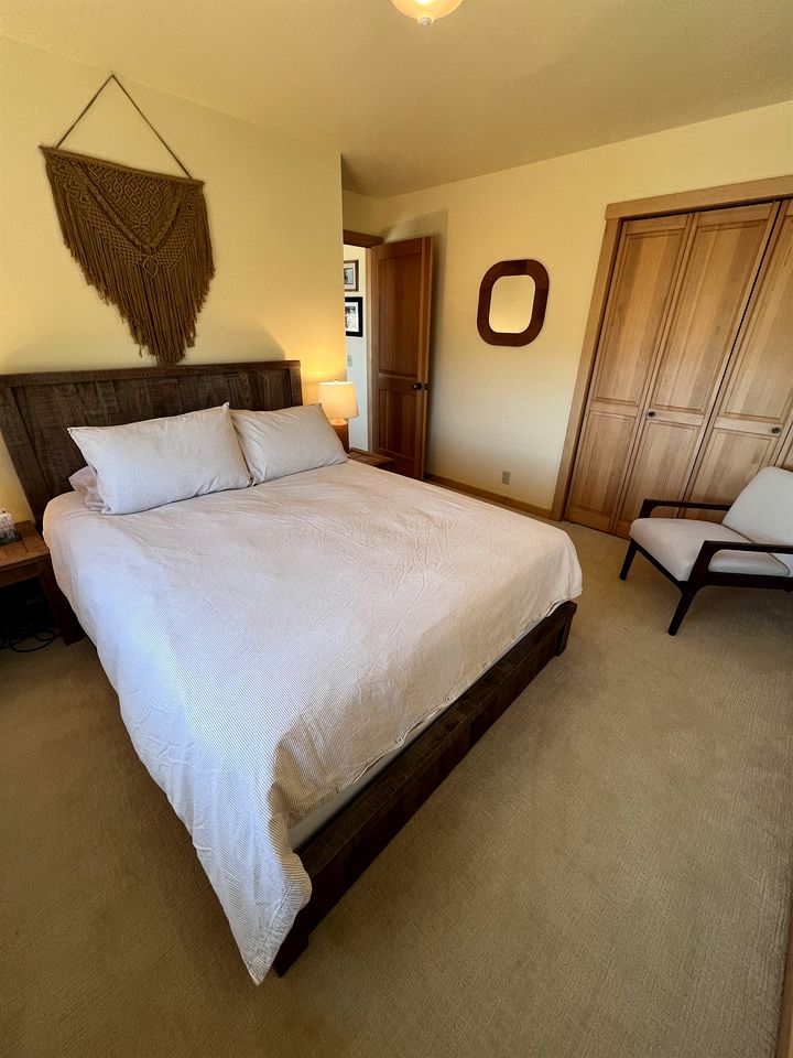 Elegant Vacation Home with Aspen Grove & Mountain Views near Ennis Lake in McAllister, Montana