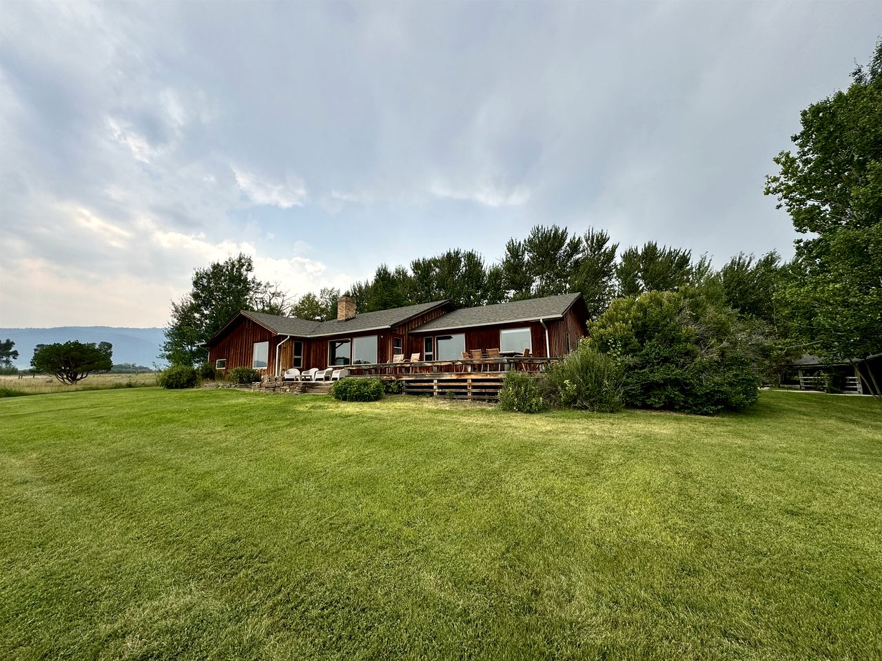 Elegant Vacation Home with Aspen Grove & Mountain Views near Ennis Lake in McAllister, Montana