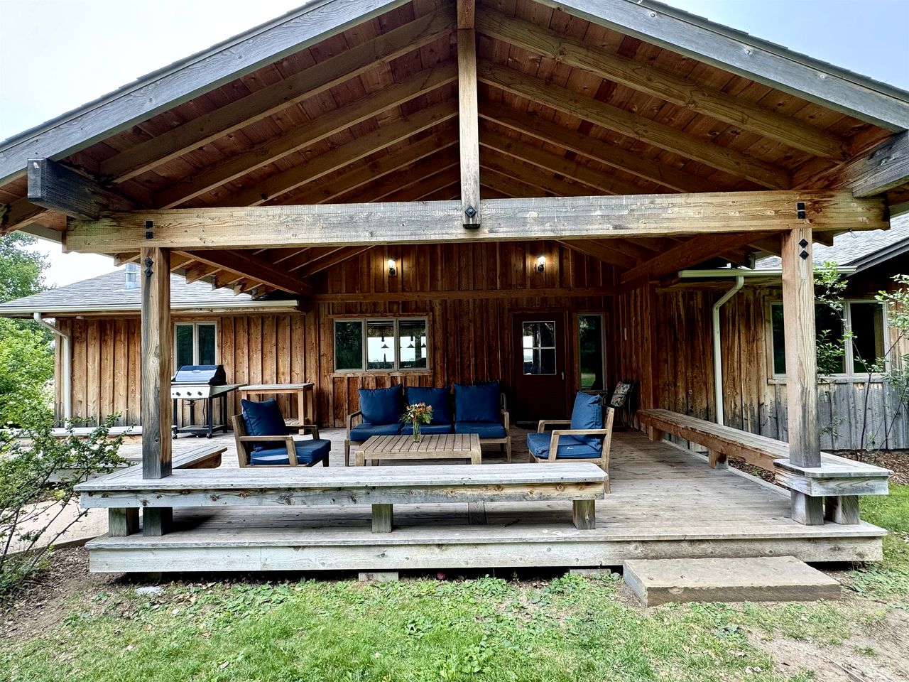 Elegant Vacation Home with Aspen Grove & Mountain Views near Ennis Lake in McAllister, Montana