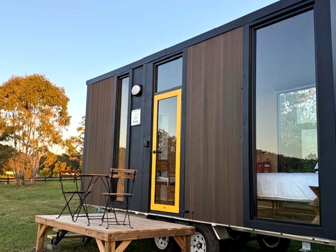 Serene Tiny Home Retreat with Farm Views, Near Noosa Heads in Tuchekoi, Queensland