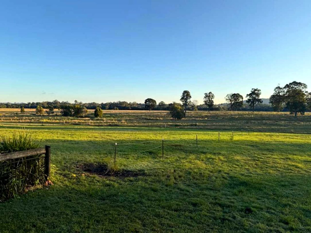 Serene Tiny Home Retreat with Farm Views, Near Noosa Heads in Tuchekoi, Queensland