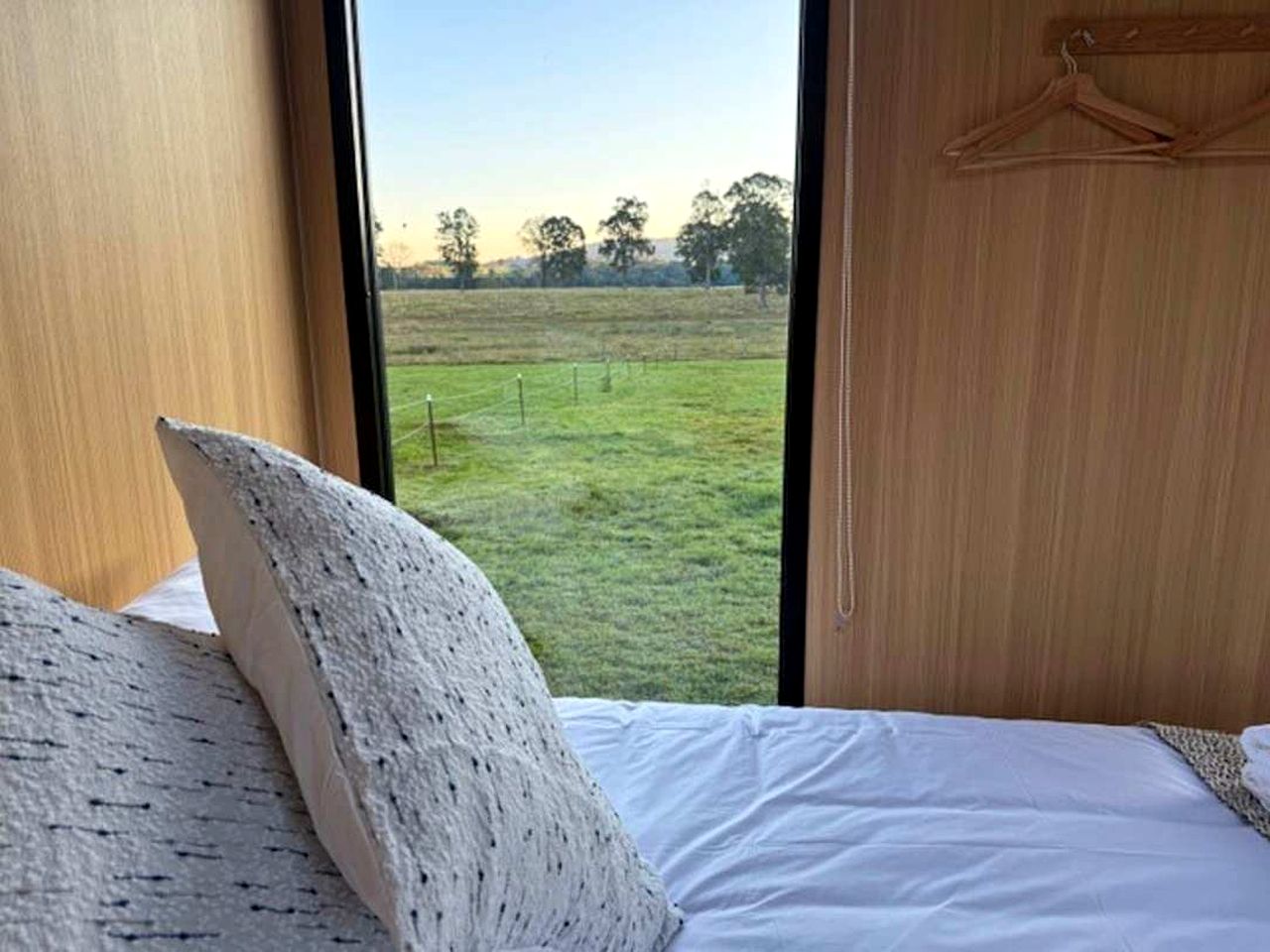 Serene Tiny Home Retreat with Farm Views, Near Noosa Heads in Tuchekoi, Queensland