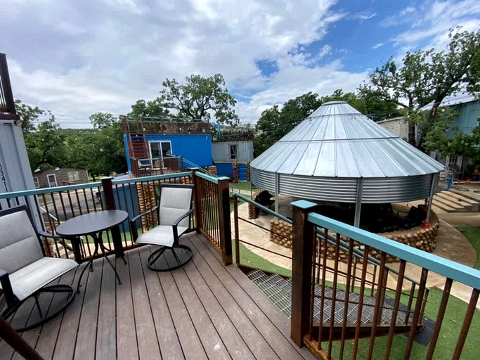 Cozy Tiny House with Hammock Patio near Bath Lake in Medicine Park, Oklahoma