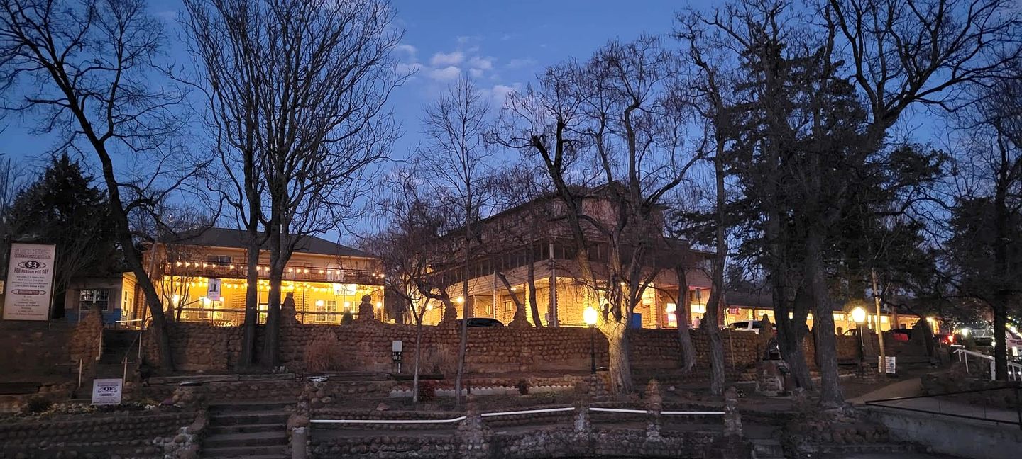 Cozy Tiny House with Hammock Patio near Bath Lake in Medicine Park, Oklahoma