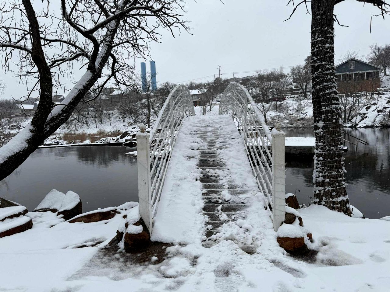 Cozy Tiny House with Hammock Patio near Bath Lake in Medicine Park, Oklahoma