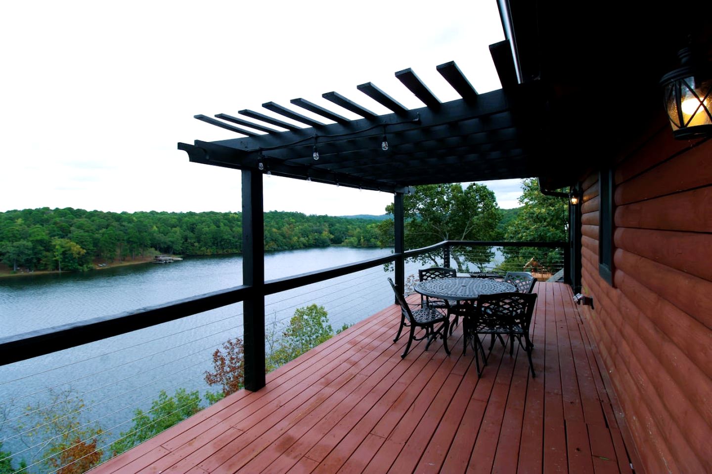 Enormous Waterfront Cabin with Hot-Tub Loaded with Kayaks in Arkansas