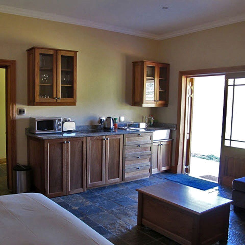 Peaceful Farmhouse Accommodation with Mountain Views near Oudtshoorn, South Africa