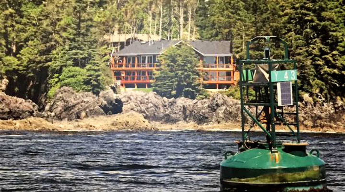 Waterfront Accommodation with Panoramic Views for a Romantic Getaway in Ucluelet, British Columbia