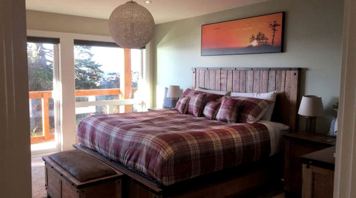 Oceanfront Accommodation with Stunning Views in Ucluelet, British Columbia