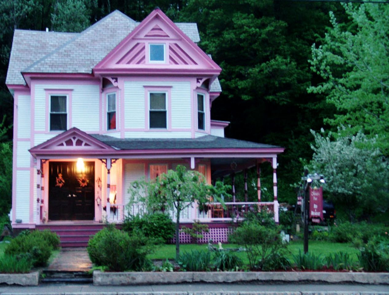 Cozy Room in a Charming Retreat in Western Massachusetts