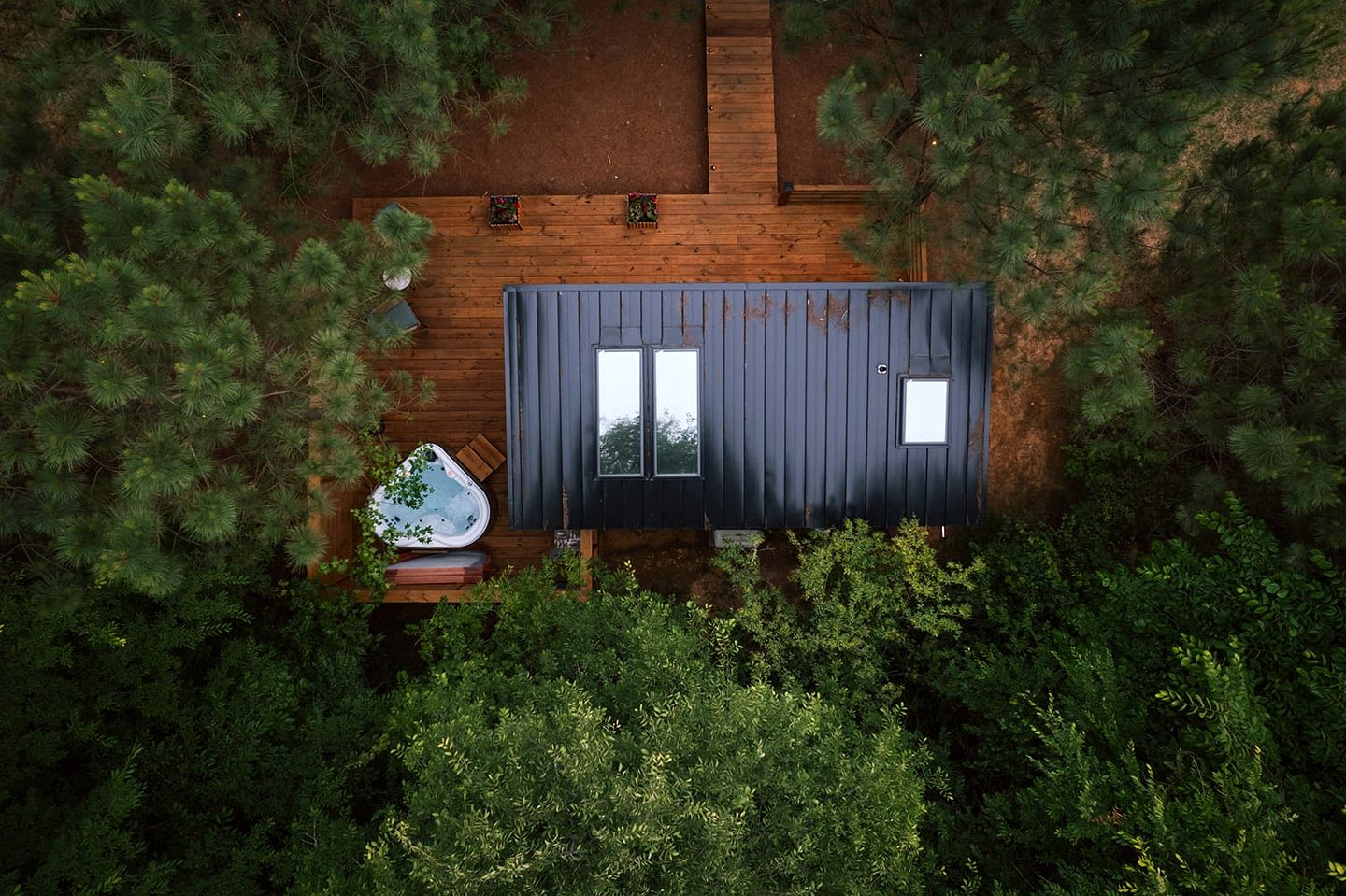 Memorable Getaways in Alabama in this Lovely Tiny House with Hot Tub near Lake Guntersville