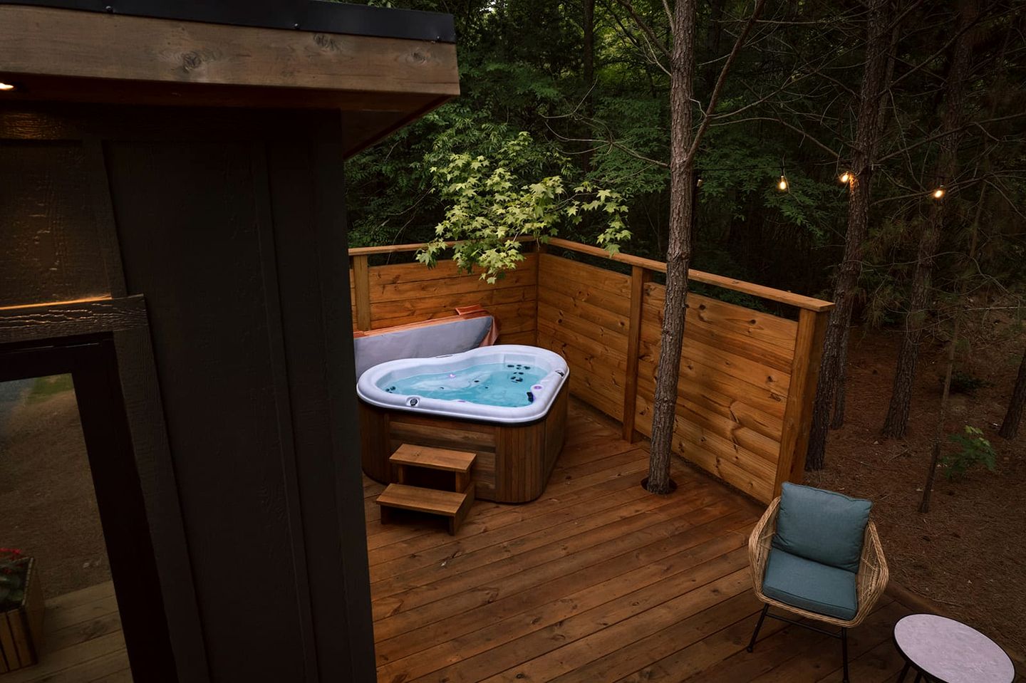 Memorable Getaways in Alabama in this Lovely Tiny House with Hot Tub near Lake Guntersville