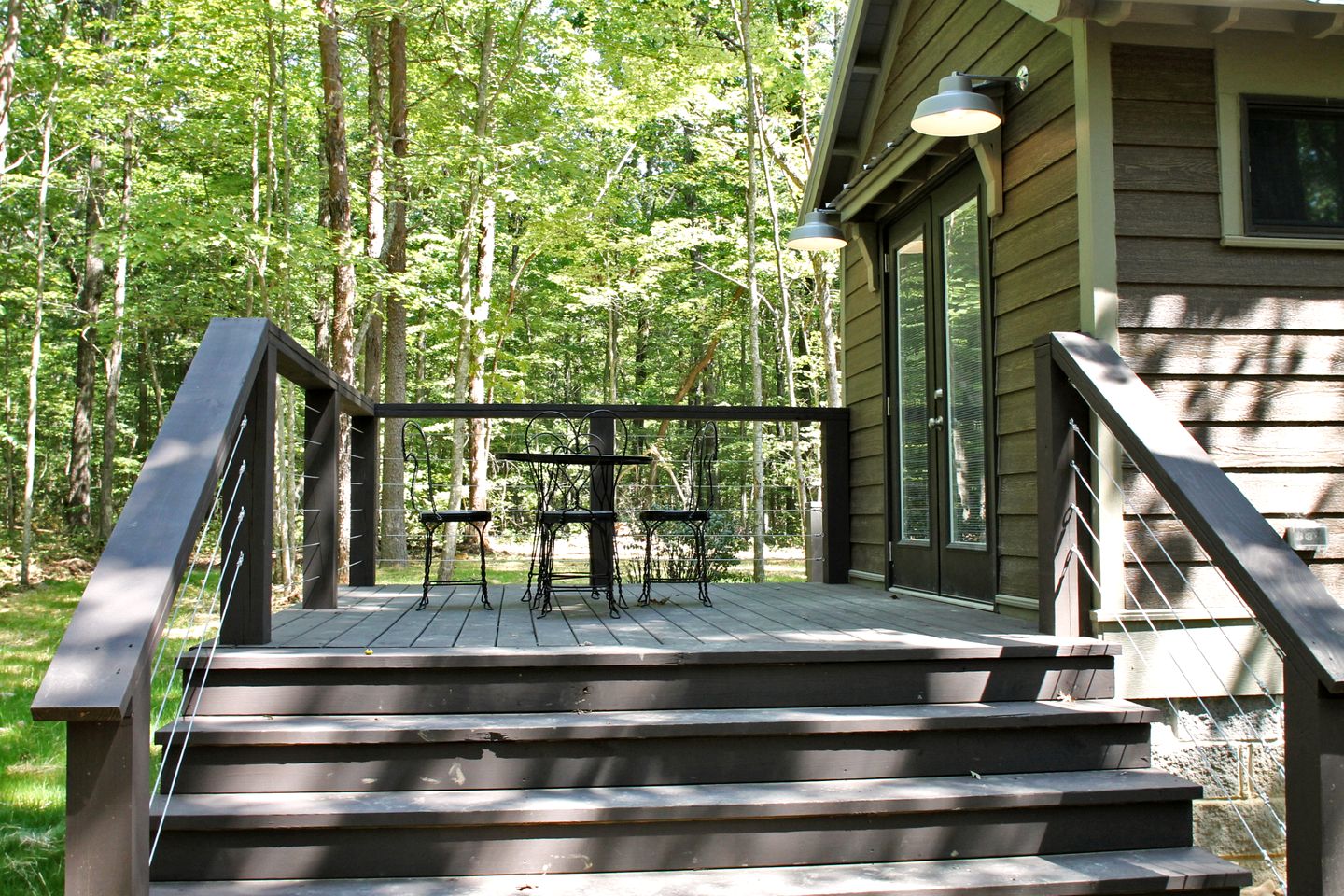 Memorable Wooden Cabin Next to Great Hiking Trails in Monteagle, Tennessee