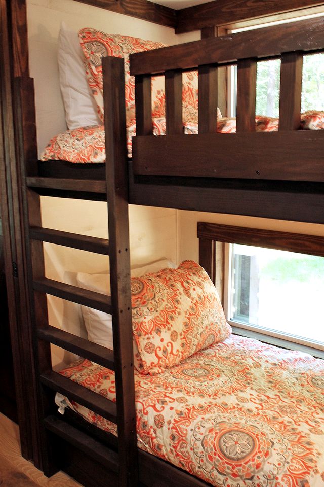 Memorable Wooden Cabin Next to Great Hiking Trails in Monteagle, Tennessee