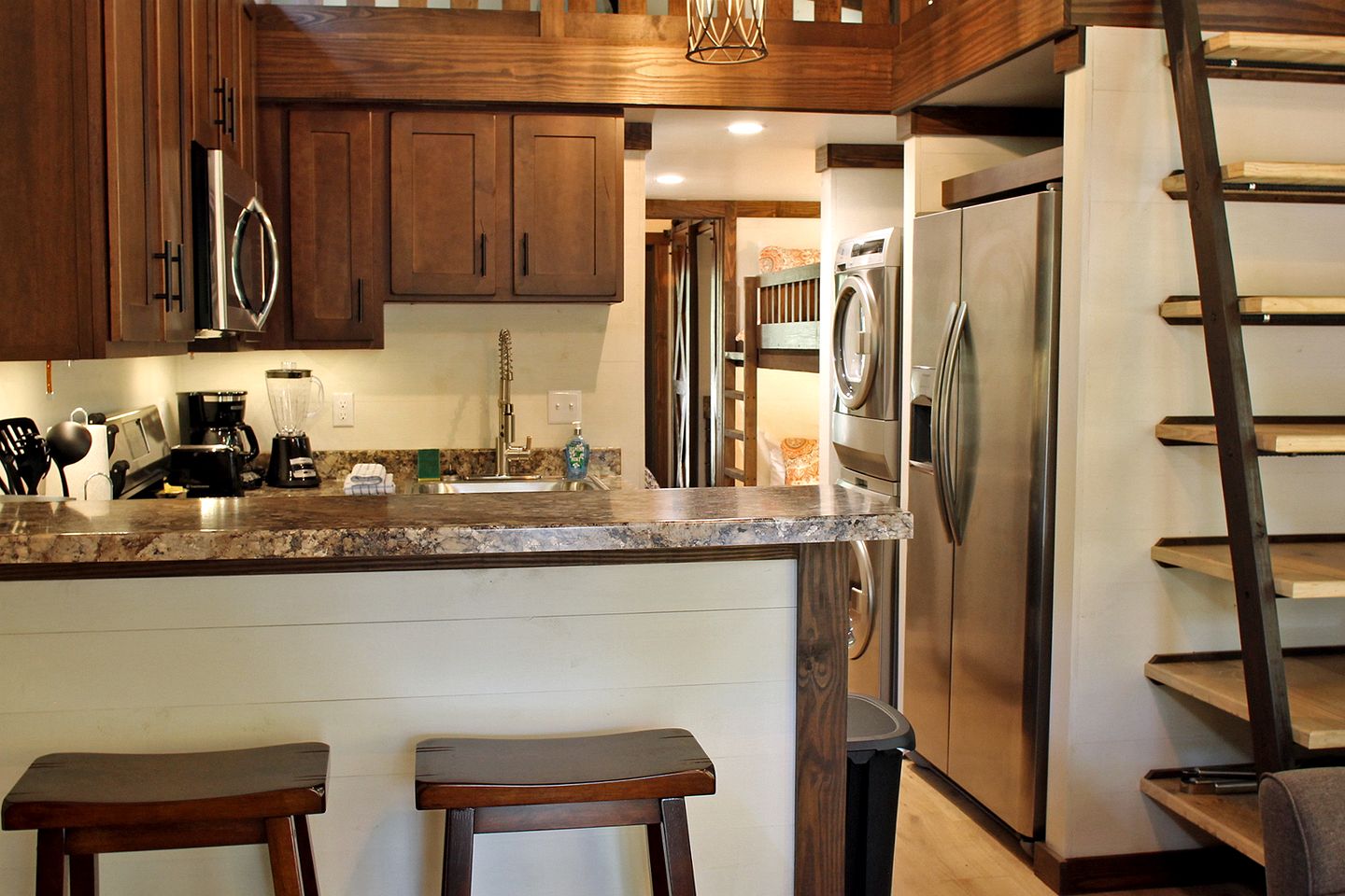 Memorable Wooden Cabin Next to Great Hiking Trails in Monteagle, Tennessee