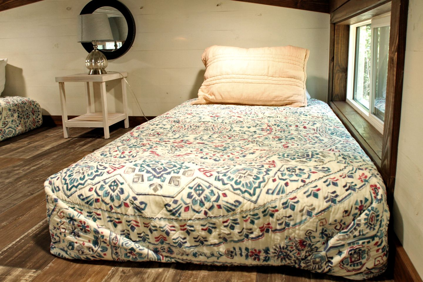 Memorable Wooden Cabin Next to Great Hiking Trails in Monteagle, Tennessee