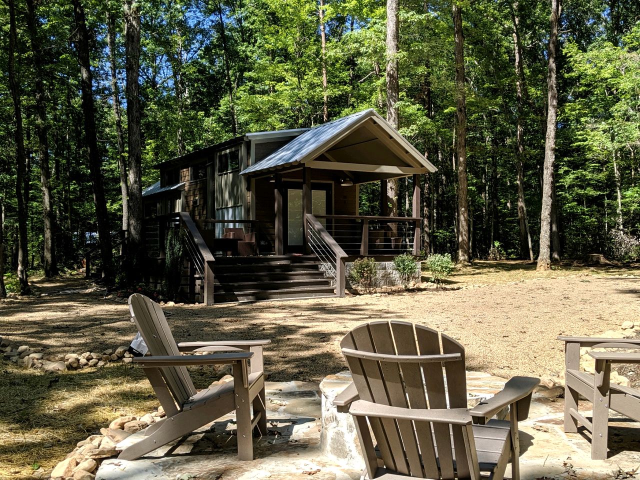 Memorable Wooden Cabin Next to Great Hiking Trails in Monteagle, Tennessee