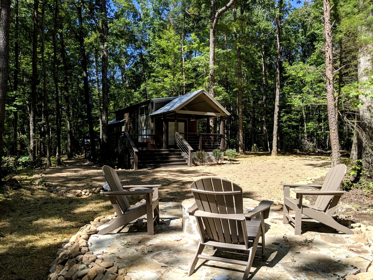 Memorable Wooden Cabin Next to Great Hiking Trails in Monteagle, Tennessee