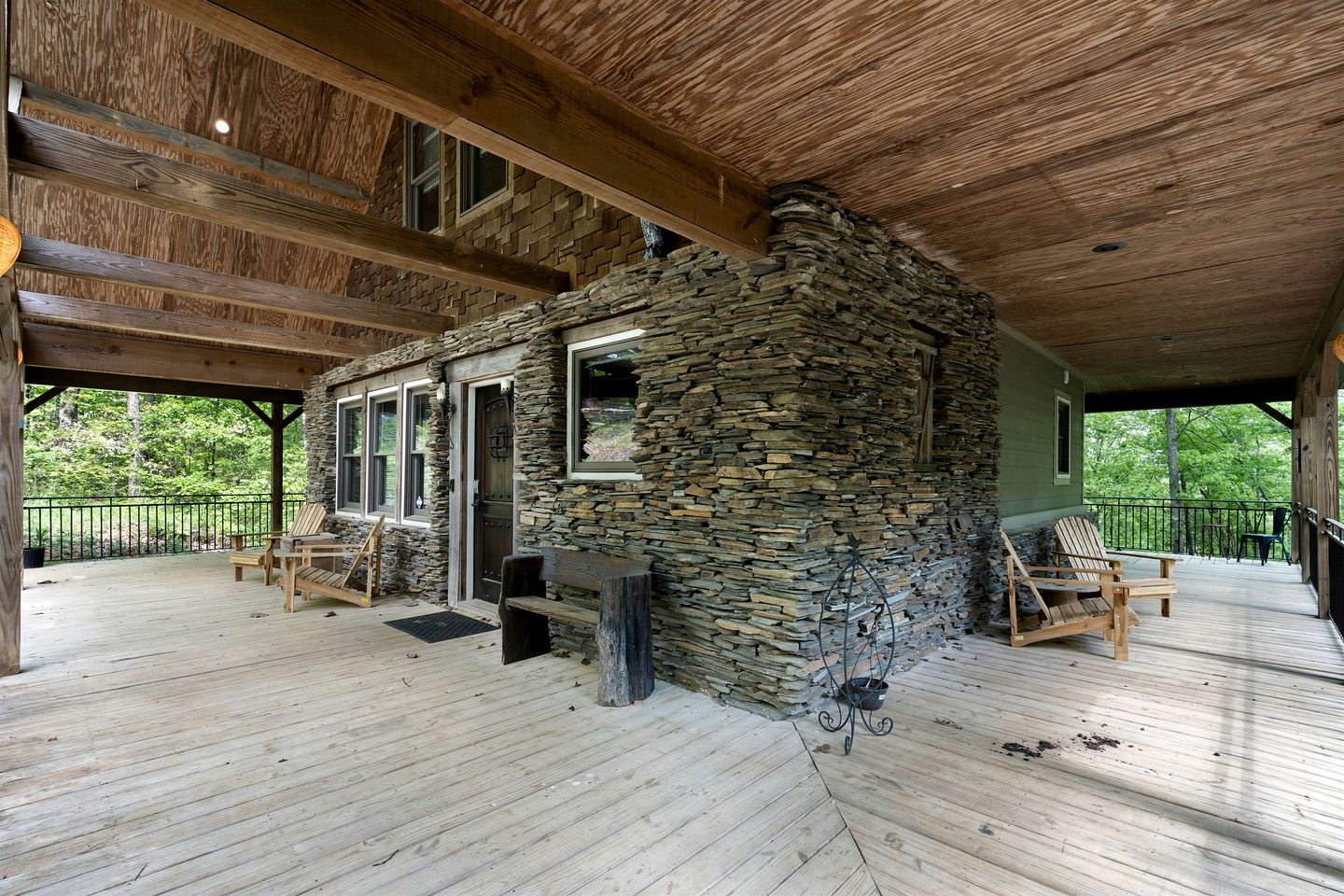 Gorgeous Cabin with Fire Pit in Rome, Georgia