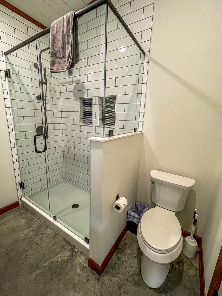 Modern Tiny Cabin Fully Equipped with Spa in Ohio