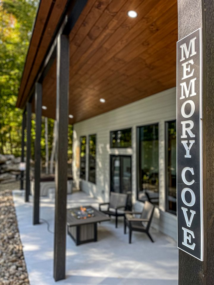 Modern Tiny Cabin Fully Equipped with Spa in Ohio