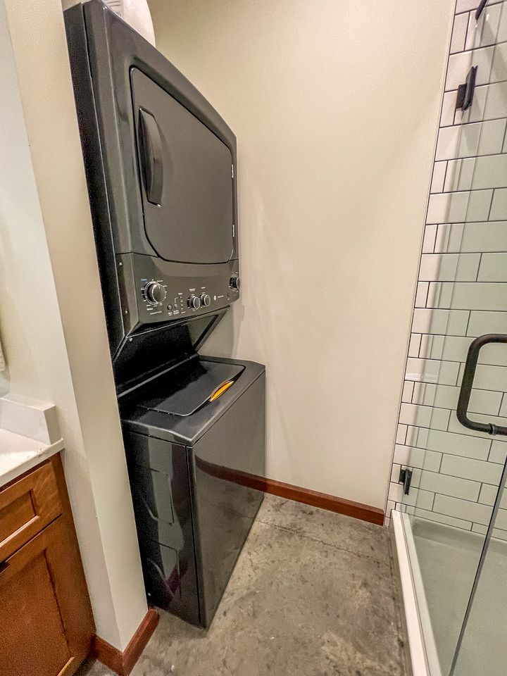 Modern Tiny Cabin Fully Equipped with Spa in Ohio