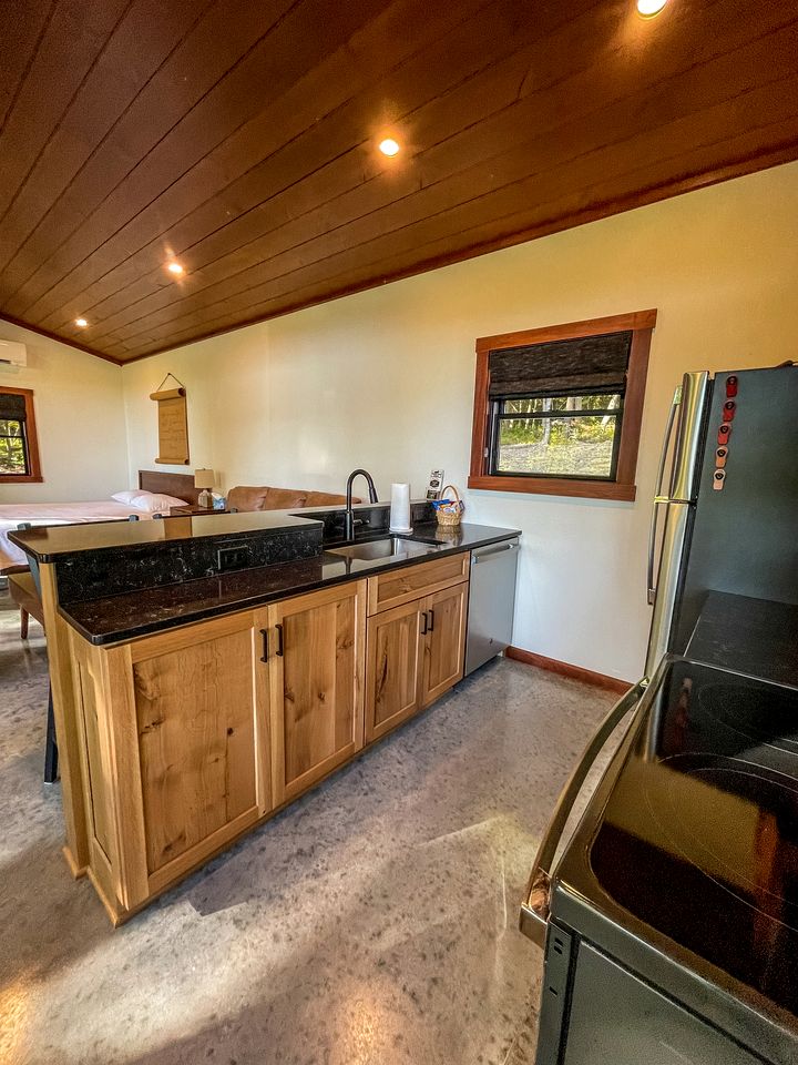 Modern Tiny Cabin Fully Equipped with Spa in Ohio