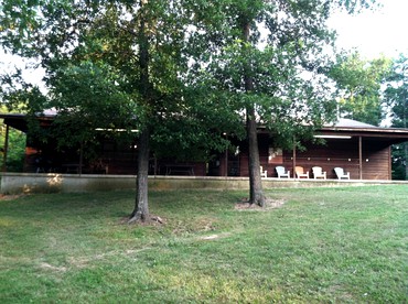 Spacious Cabin Rental for Large Groups near Onondaga Cave State Park in Missouri - Photo 2