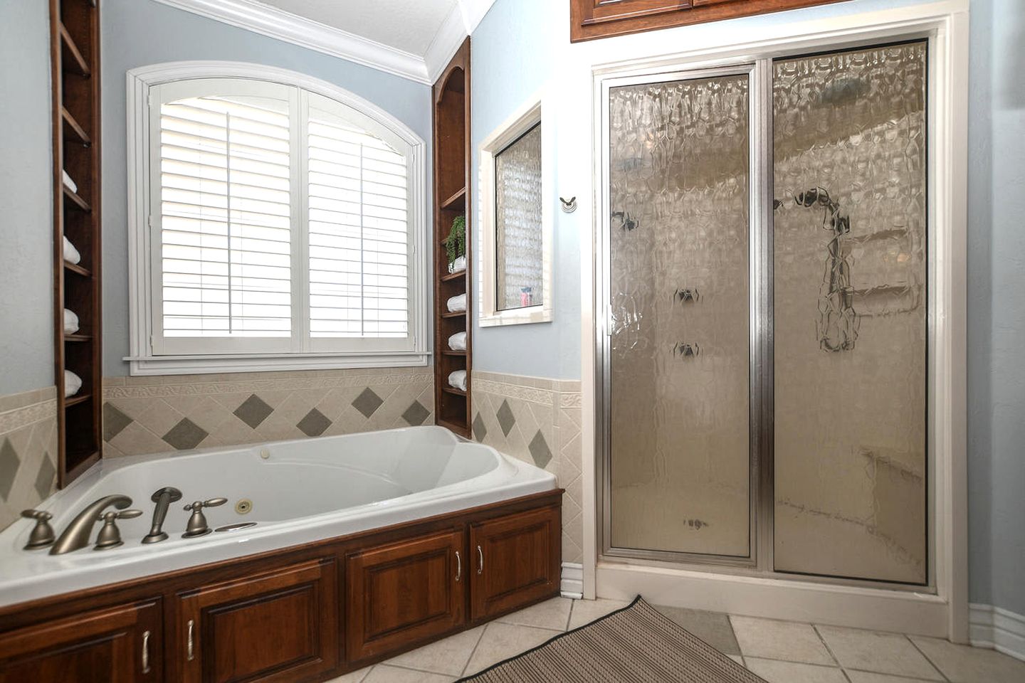 Stylish Comfort Haven with Game Room & Covered Patio in Siloam Springs, Arkansas