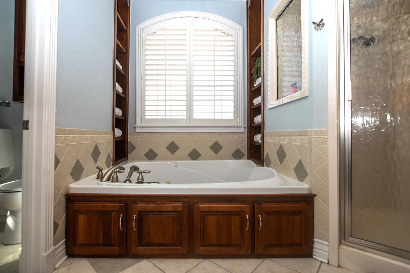 Stylish Comfort Haven with Game Room & Covered Patio in Siloam Springs, Arkansas
