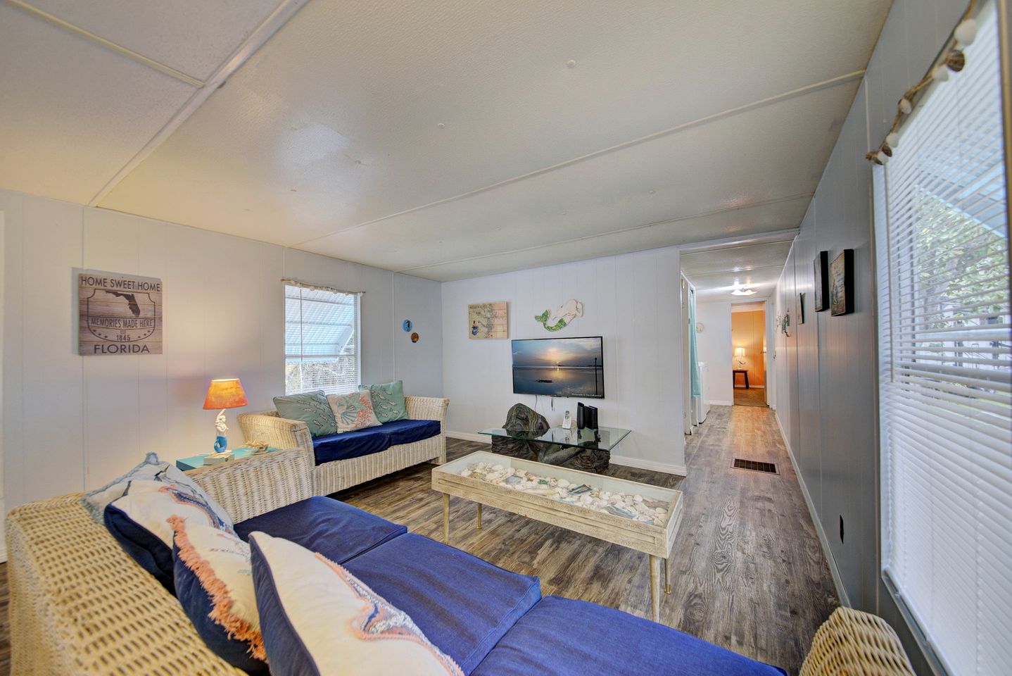 Serene Cottage Surrounded by Trees in Weeki Wachee, Florida