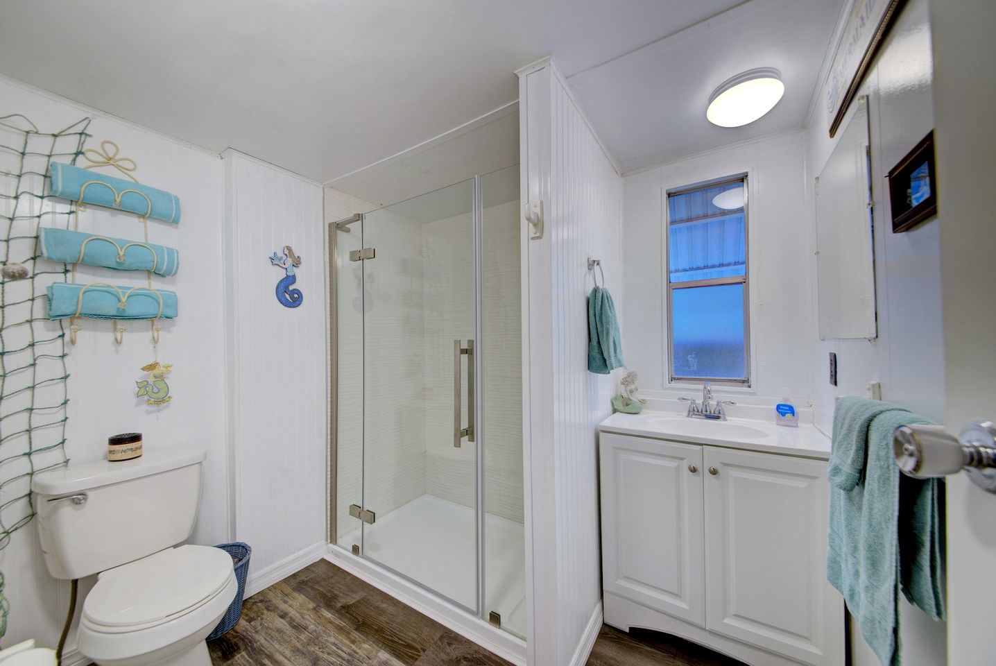 Serene Cottage Surrounded by Trees in Weeki Wachee, Florida