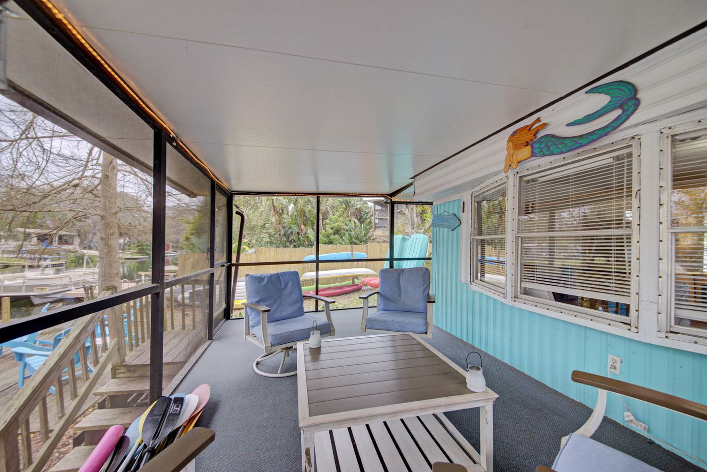 Serene Cottage Surrounded by Trees in Weeki Wachee, Florida
