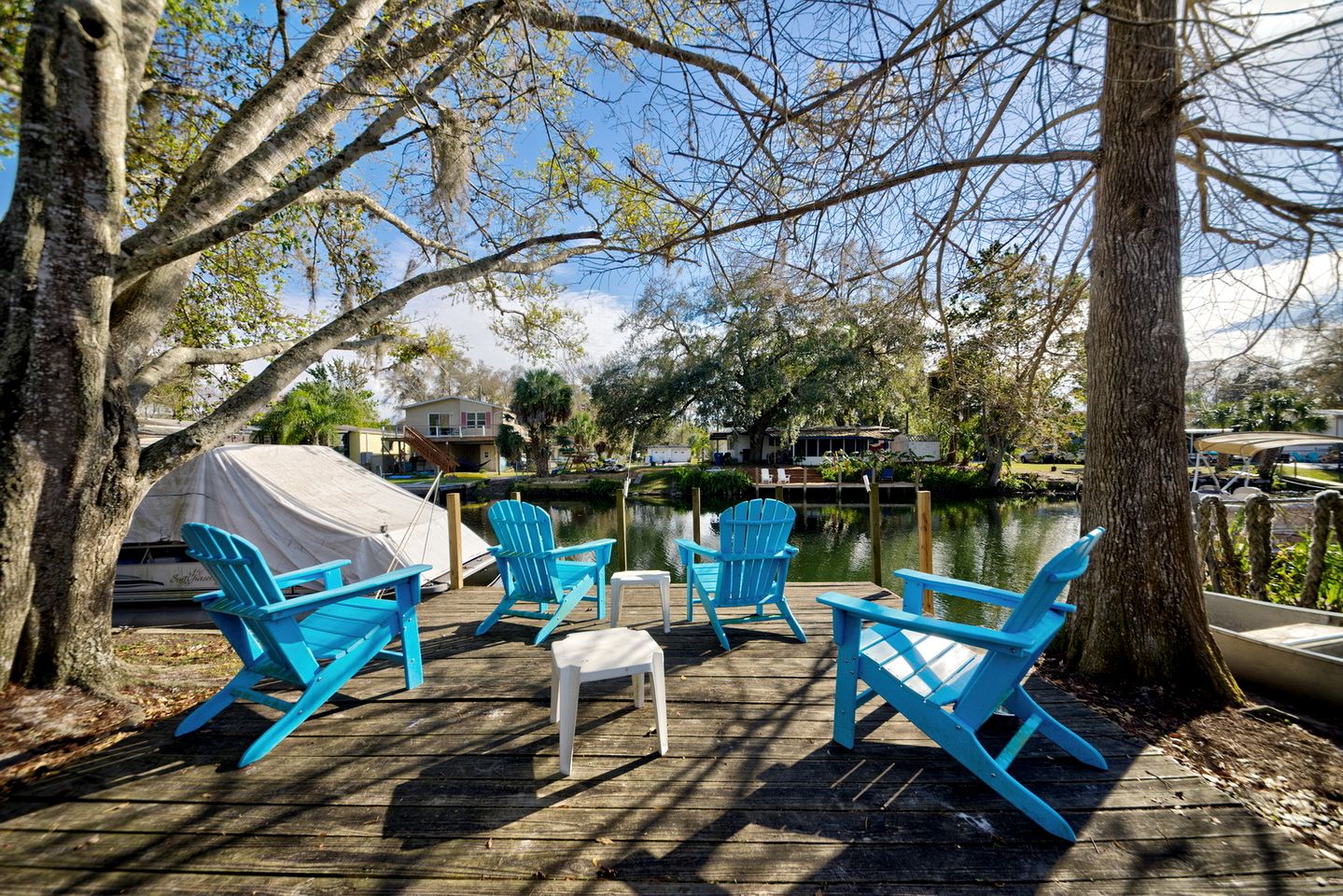 Serene Cottage Surrounded by Trees in Weeki Wachee, Florida