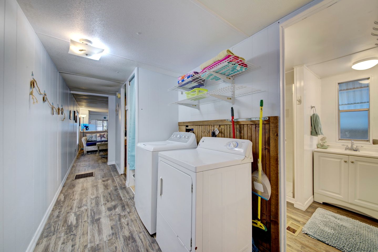 Serene Cottage Surrounded by Trees in Weeki Wachee, Florida