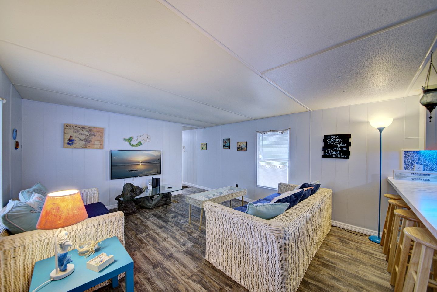 Serene Cottage Surrounded by Trees in Weeki Wachee, Florida