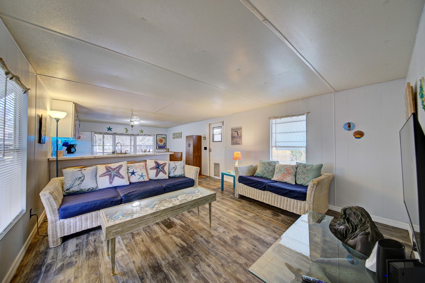 Serene Cottage Surrounded by Trees in Weeki Wachee, Florida