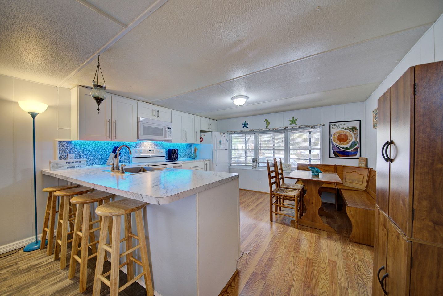 Serene Cottage Surrounded by Trees in Weeki Wachee, Florida