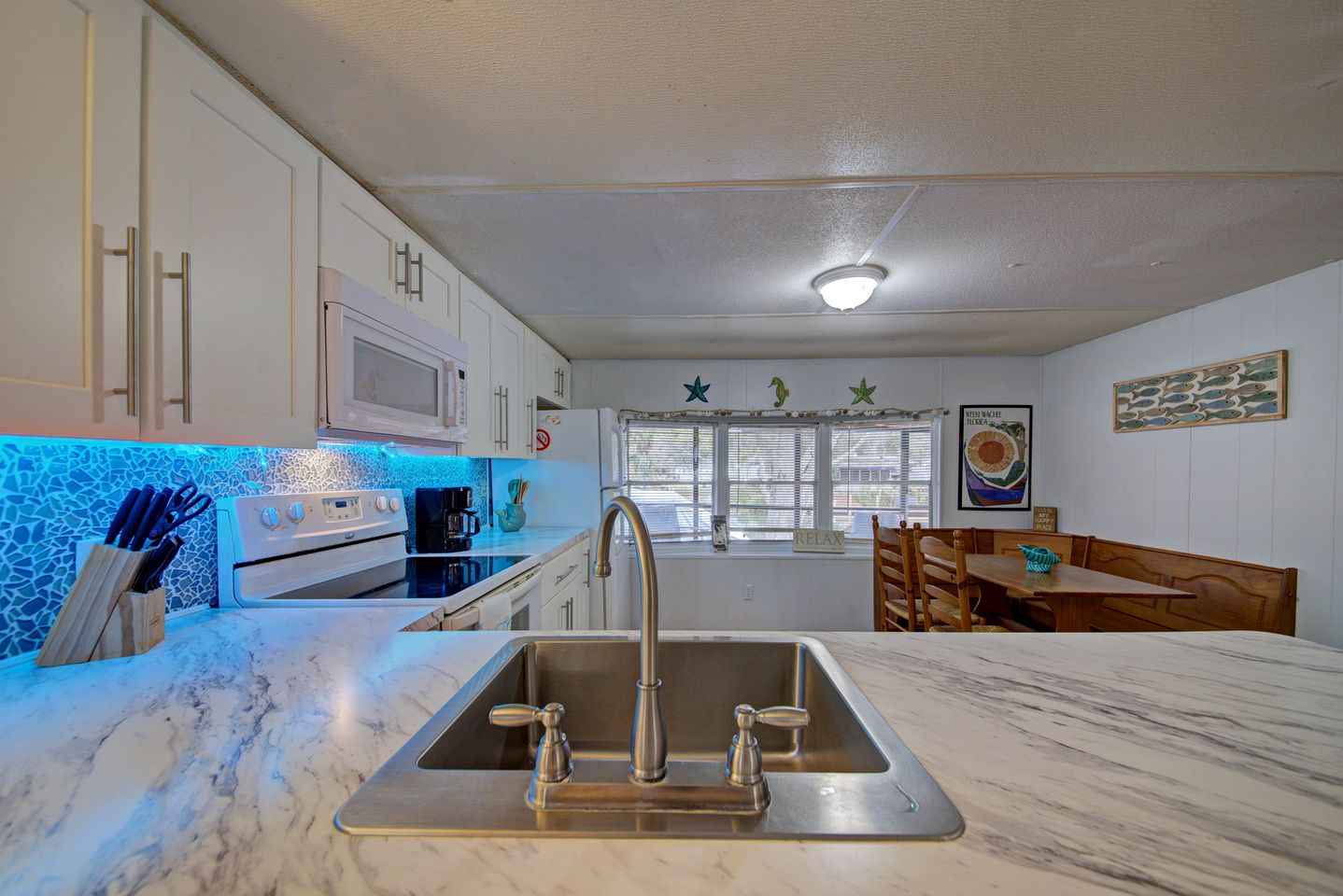 Serene Cottage Surrounded by Trees in Weeki Wachee, Florida
