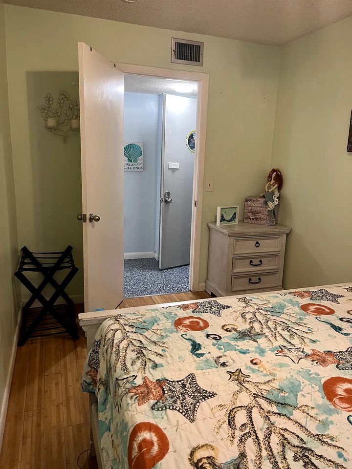 Spectacular Cottage with Fantastic River Sights in Weeki Wachee, Florida