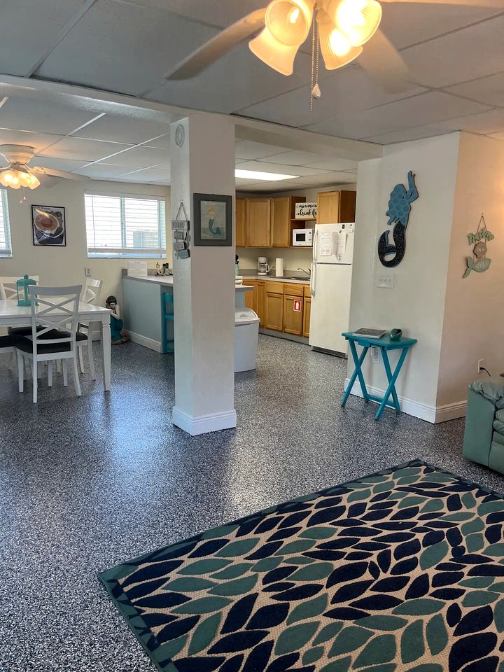 Spectacular Cottage with Fantastic River Sights in Weeki Wachee, Florida