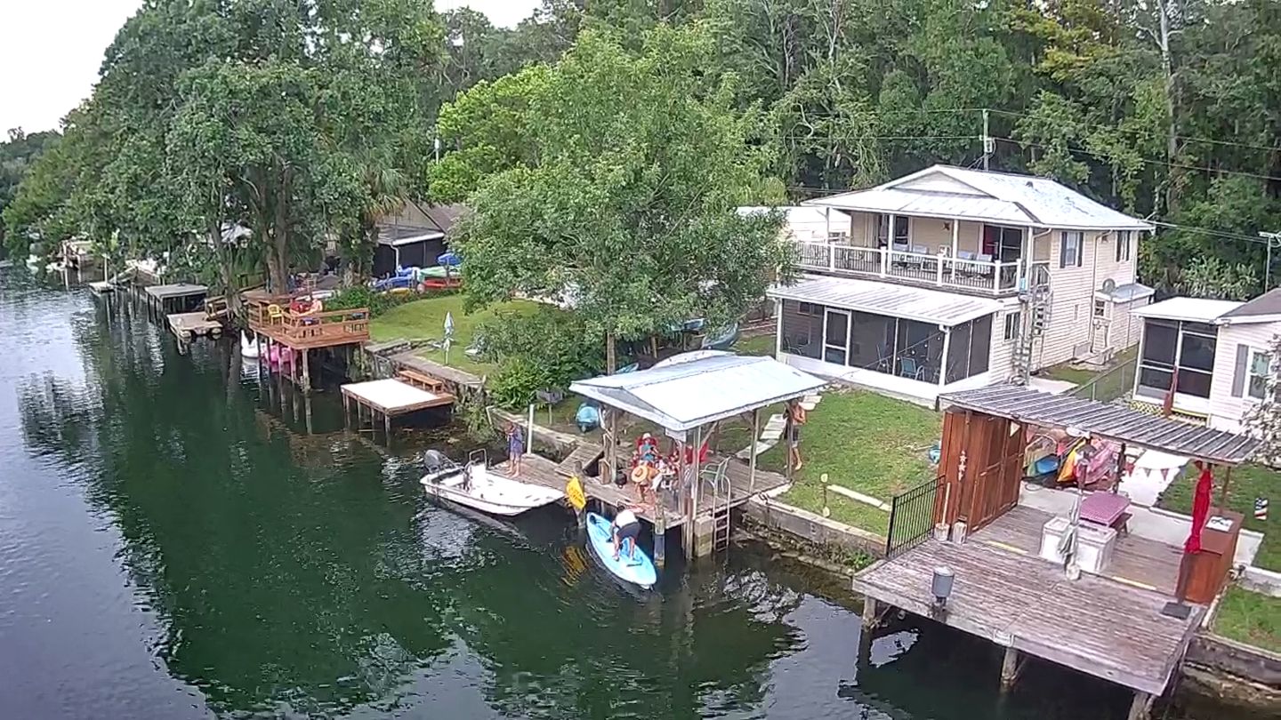 Spectacular Cottage with Fantastic River Sights in Weeki Wachee, Florida