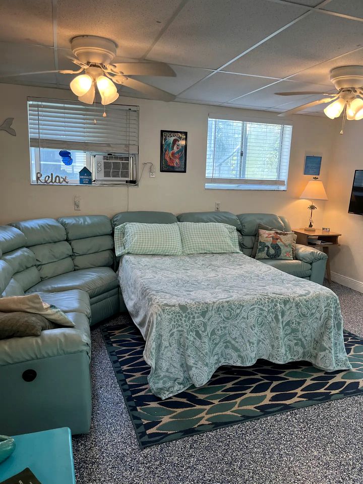 Spectacular Cottage with Fantastic River Sights in Weeki Wachee, Florida