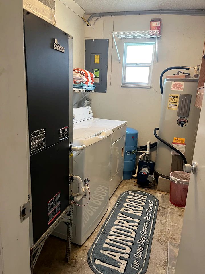 Spectacular Cottage with Fantastic River Sights in Weeki Wachee, Florida