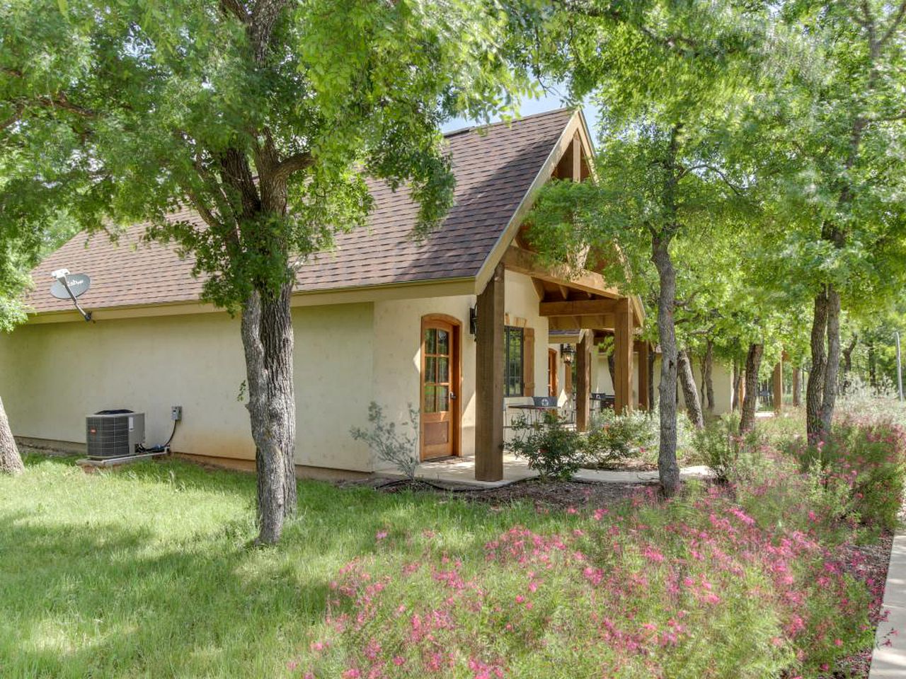 Cottage Stay on Winery near Fredericksburg, Texas