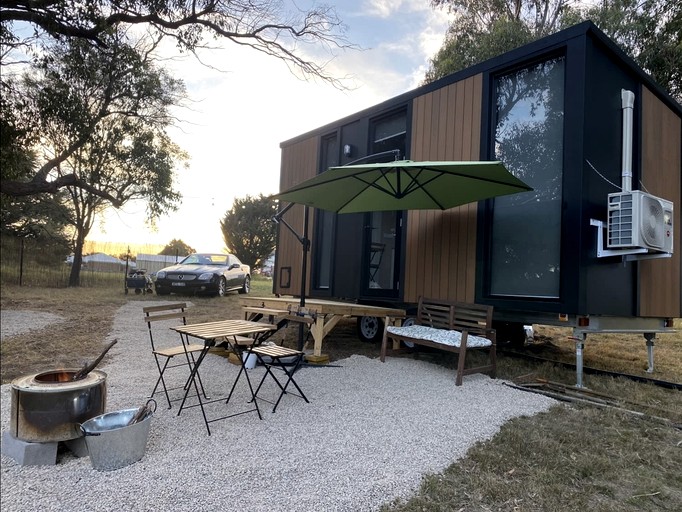 Quaint Tiny House Perfect to Disconnect in Metung, Victoria