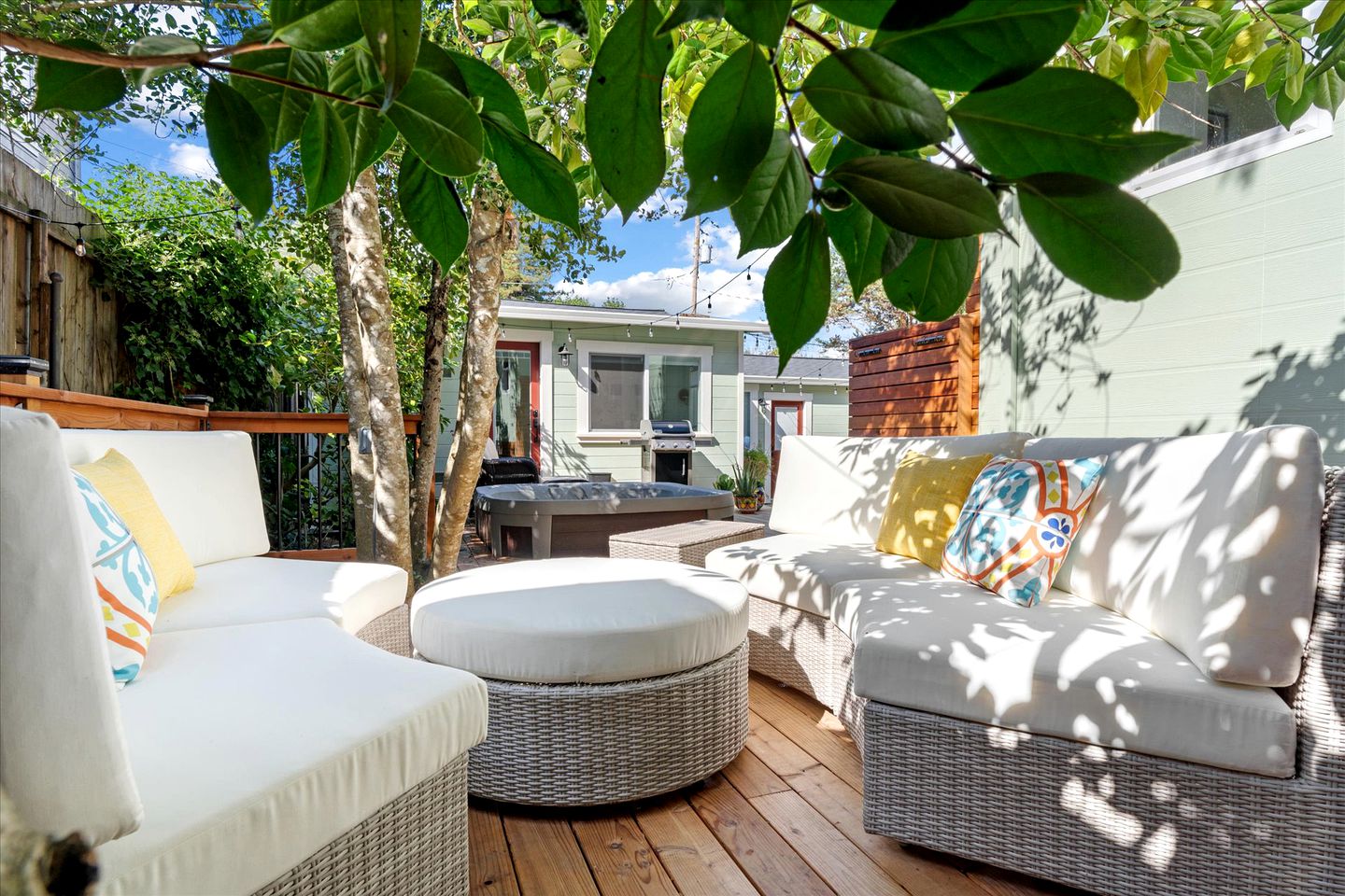 Beautiful Bungalow for Glamping on the Russian River in Guerneville, California