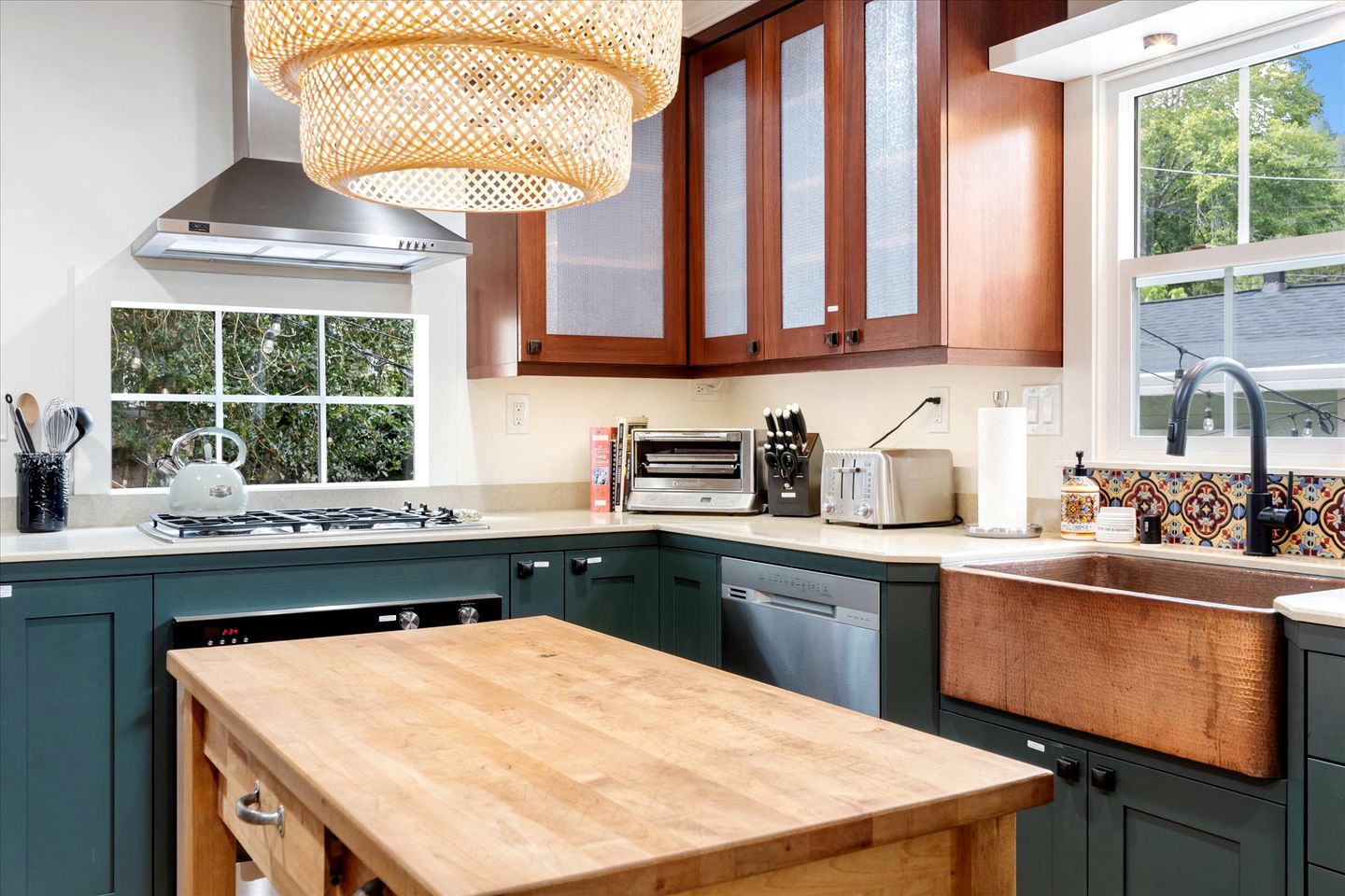 Beautiful Bungalow for Glamping on the Russian River in Guerneville, California