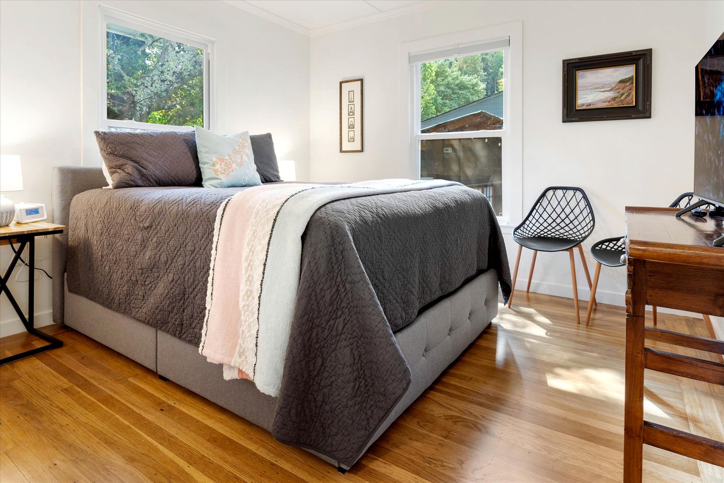 Beautiful Bungalow for Glamping on the Russian River in Guerneville, California