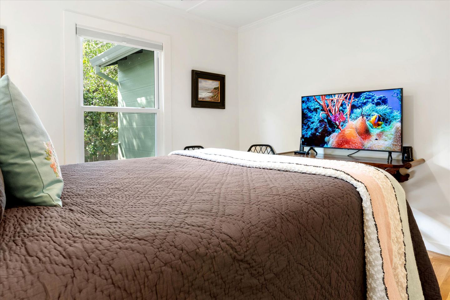 Beautiful Bungalow for Glamping on the Russian River in Guerneville, California